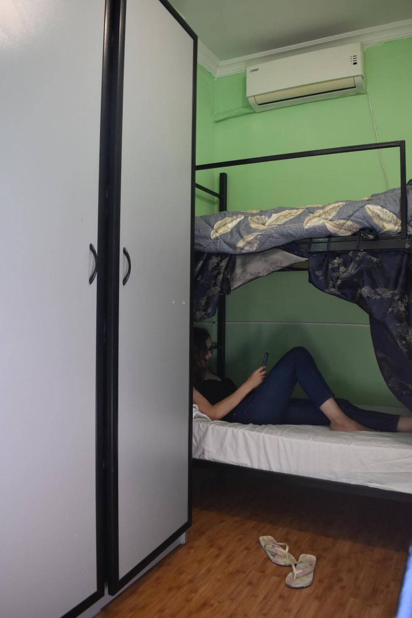 Harmony Backpackers Hostel Batumi Habitación foto